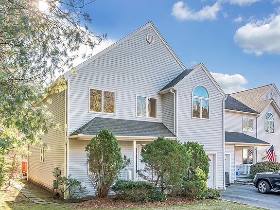 3rd image of 17 Larissa Ln