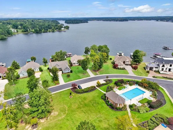 107 Gardenia Dr, Ninety Six, SC 29666