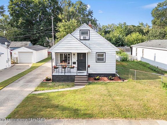3rd image of 832 Irvington Ave