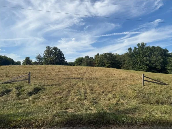 1839 Lake Viking Ter, Gallatin, MO 64640