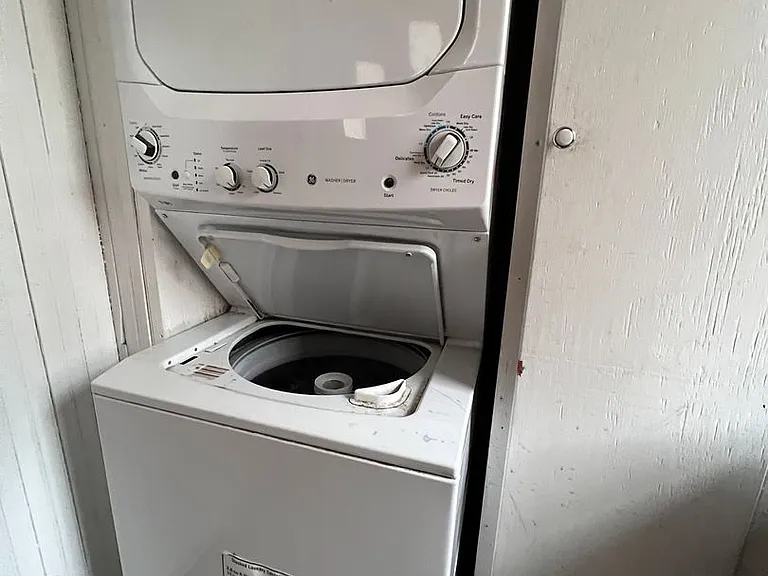 Duplex 391 Overdale Street — Photo 2