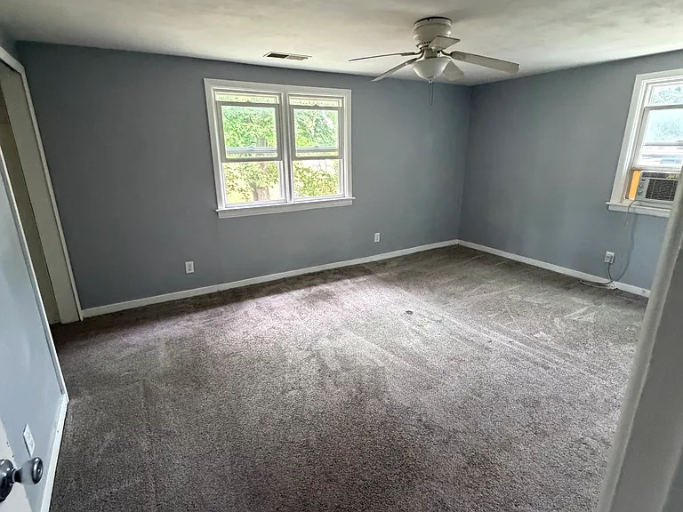41 W Acacia Blvd — Photo 5