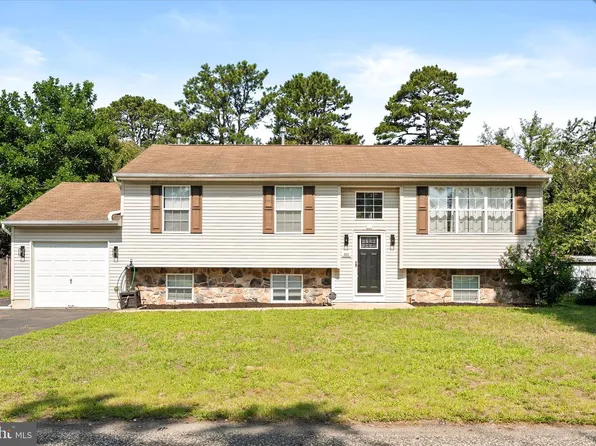 302 Algonquin Trl, Browns Mills, NJ 08015