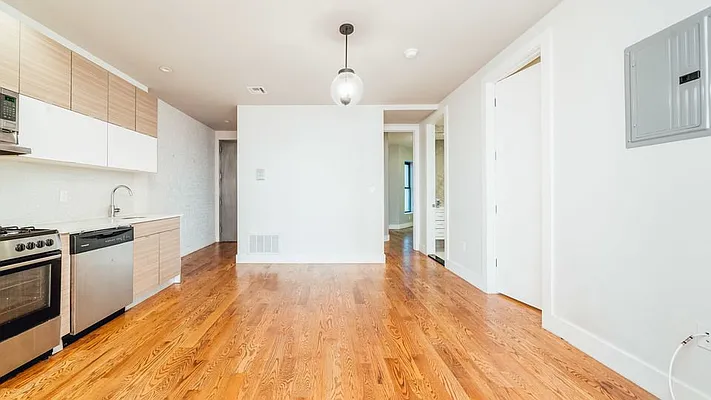 Rented by Nooklyn NYC LLC | media 82