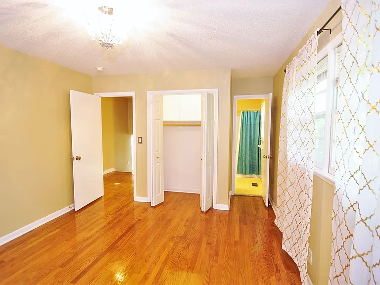 2221 Euclid Rd NW — Photo 3