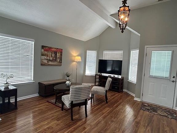 2nd image of 910 Emanon St.