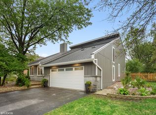 8460 Clynderven Rd, Burr Ridge, IL 60527