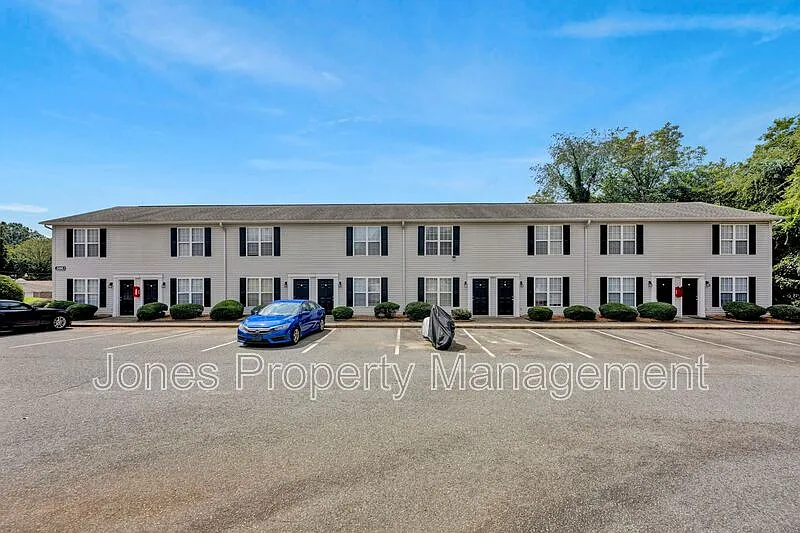 2 bed, 1.5 bath, 925 sqft, $1,305 — Photo 3