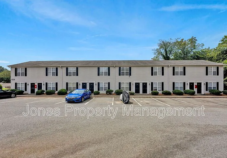 500 Jackson Park Rd #12 — Photo 2