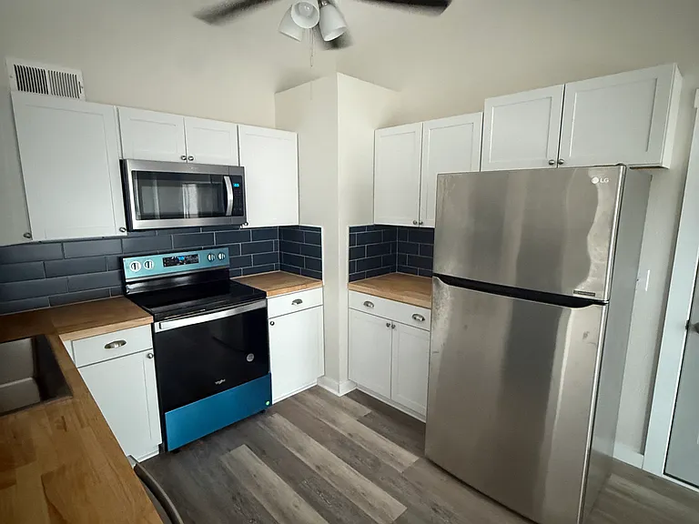 300 Macgregor Dr — Photo 6