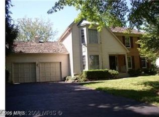 20404 Oak Bluff Dr, Montgomery Village, MD 20886