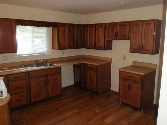 5th image of 318 N Walnut St