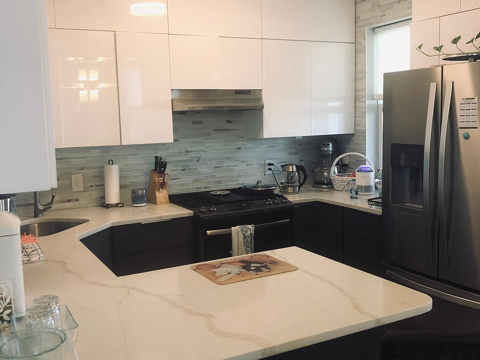 1st image of 195 Lincoln Ave #2