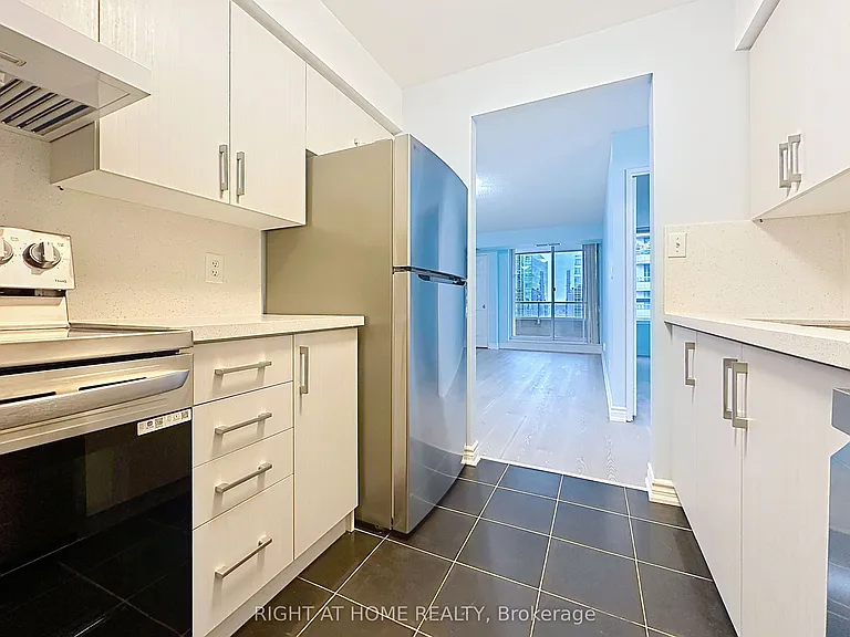35 Empress Ave #2108 — Photo 9