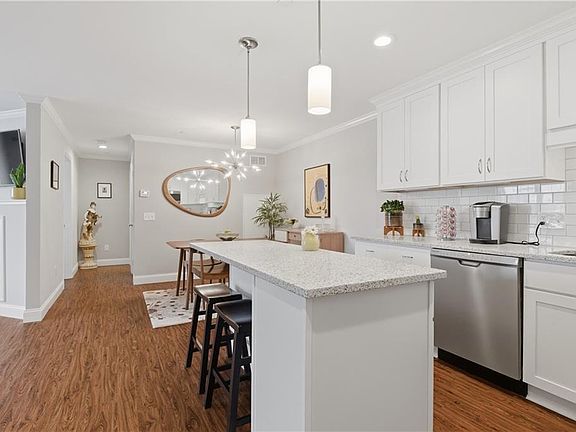 4th image of 20 Saw Mill Dr #301
