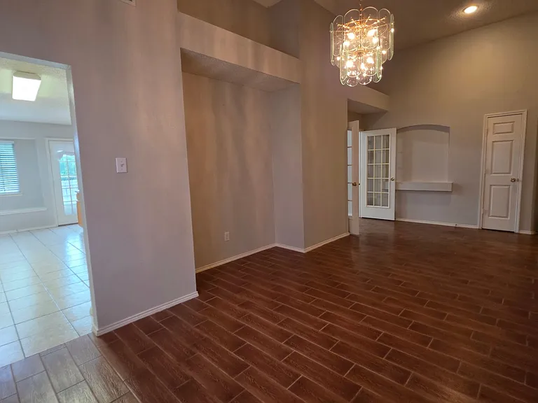 1268 Topeka Dr — Photo 11