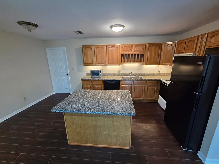 906 W Braddock St — Photo 5