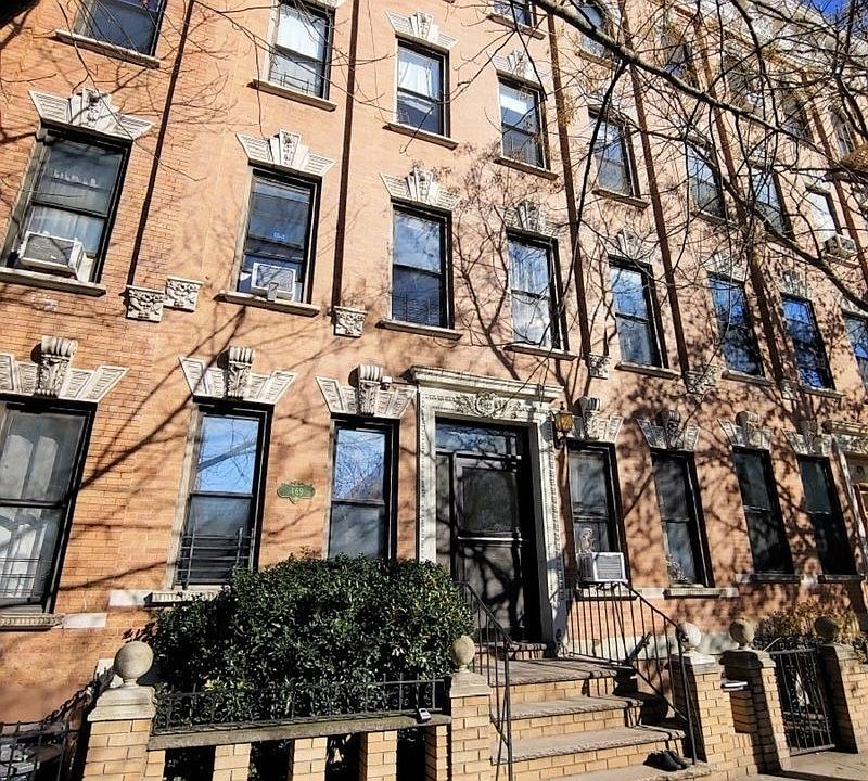 1st image of 469 17th St APT 3R