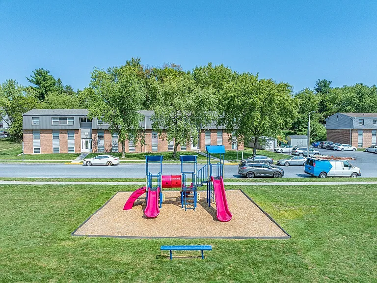 Colonial Glen — Photo 15