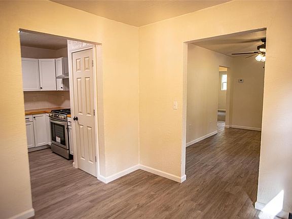 4th image of 910 N Taylor Ave