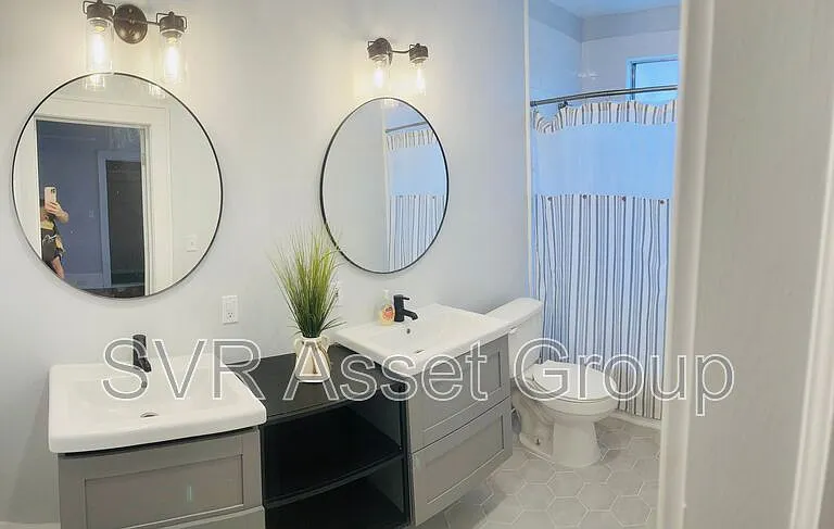 1758 Greenwood Ave — Photo 10