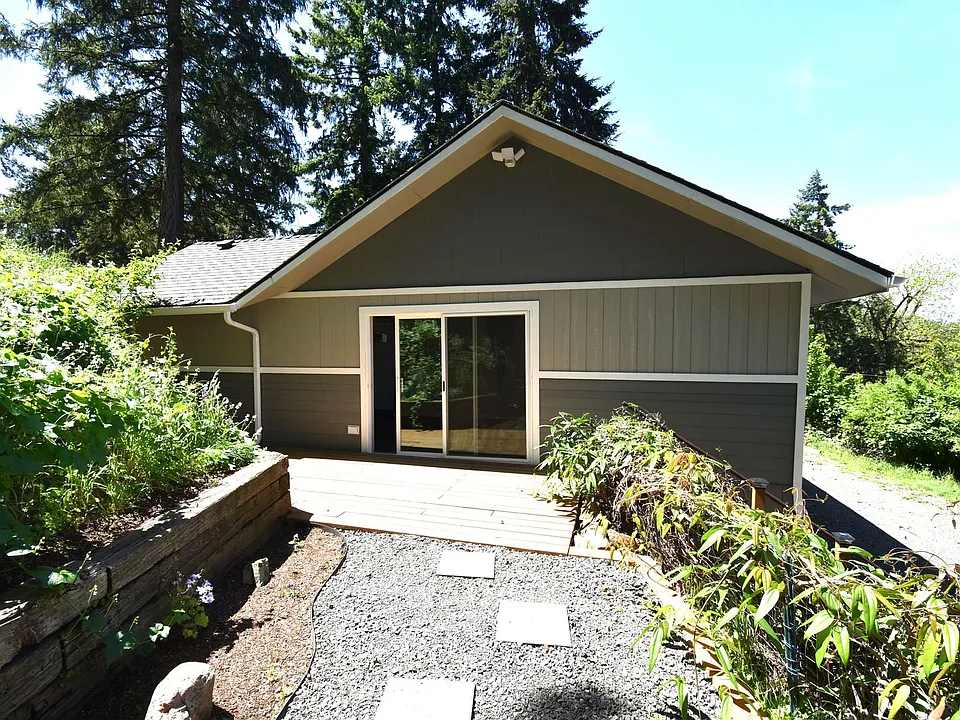 157 Holloway Hts