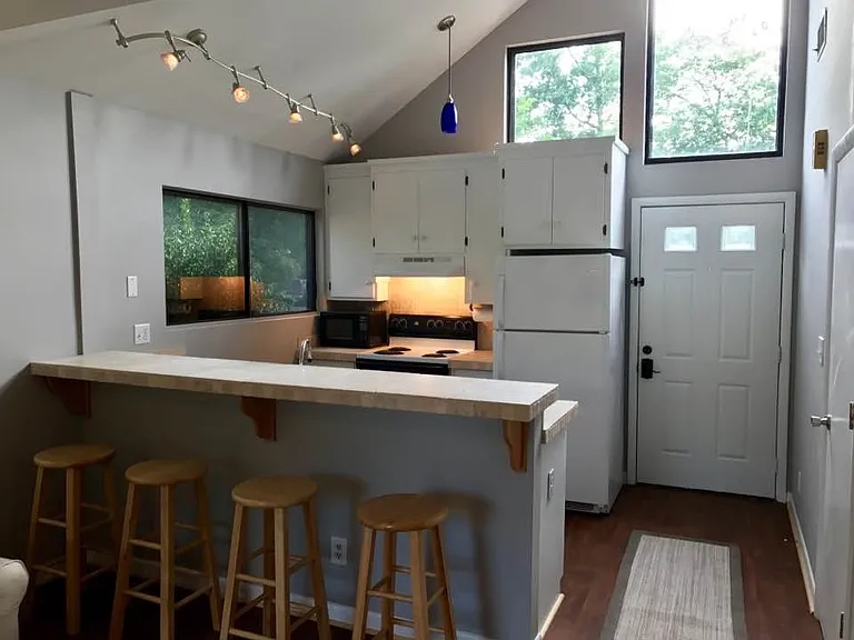 1210 Chatham Rdg — Photo 4
