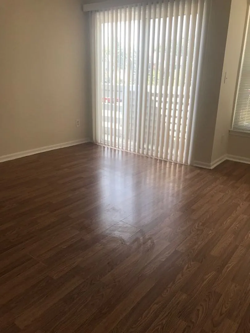 Prime University Area Location-2 Bedroom 2 Bathroom Condo! — Photo 4