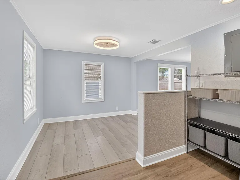 239 NW 6th Ave — Photo 7
