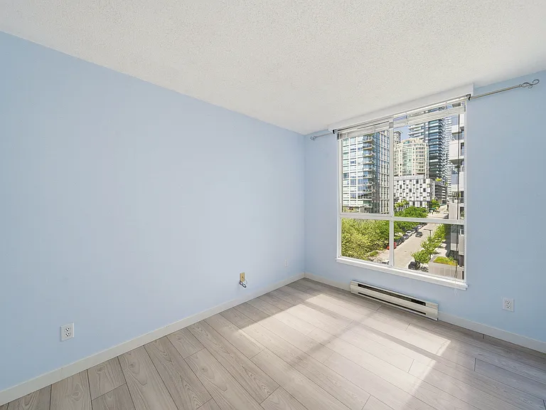 1500 Howe St #902 — Photo 8
