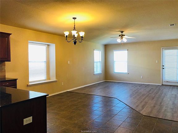 4th image of 932 Whitewing Ln