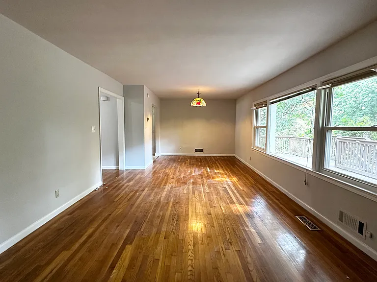 538 N Superior Ave — Photo 9