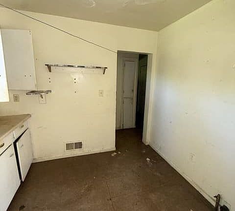 4th image of 3501 Milbourne Ave