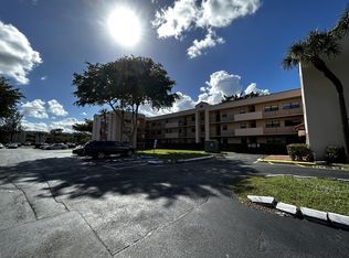 3252 Foxcroft Rd APT 202, Hollywood, FL 33025