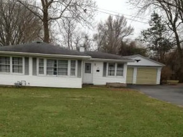 1355 W Sesom Dr, Decatur, IL 62521