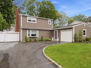 122 Shenandoah Blvd N, Nesconset, NY 11767
