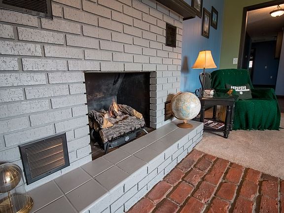 4th image of 2305 Meadow Ln