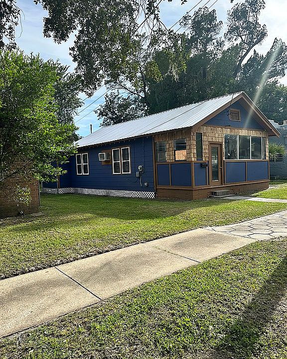 2nd image of 530 W 17th St