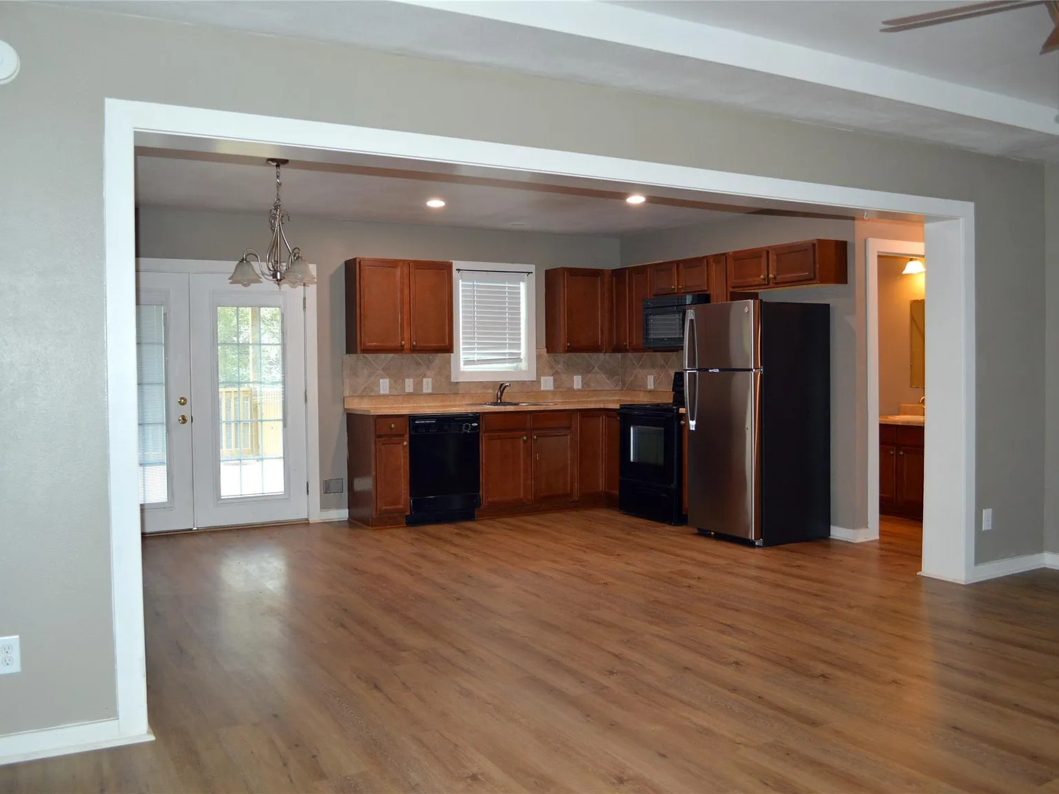 3 bed, 2.0 bath, 1344 sqft, $1,900 — Photo 3