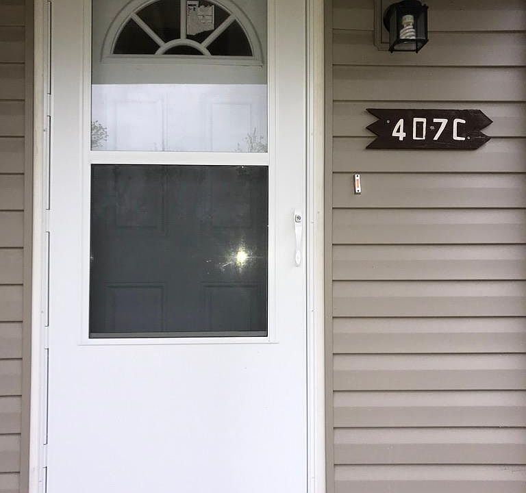 Entrance to the town house. Parking directly in front of unit.