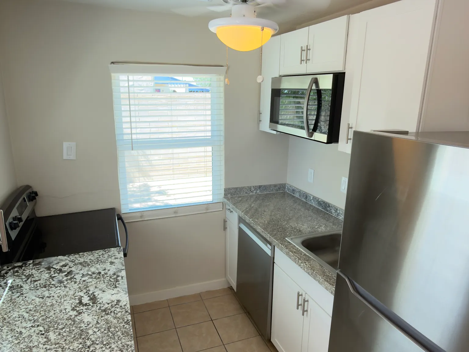 1 bed, 800 sqft, $1,050 — Photo 1