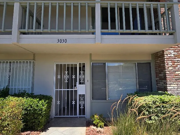 3030 El Camino Ave — Photo 1
