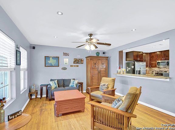 5th image of 2807 W Mistletoe Ave