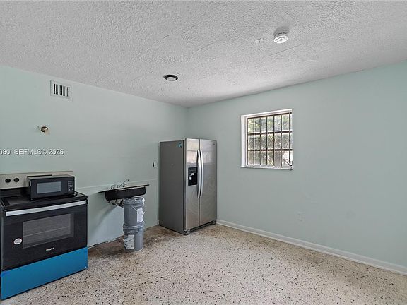 5th image of 1250 W 26th Pl APT 108