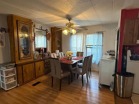 2nd image of 227 Blackthorn Rd