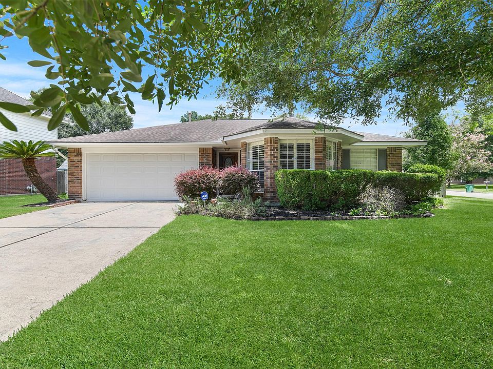 1st image of 2615 Pine Cone Dr