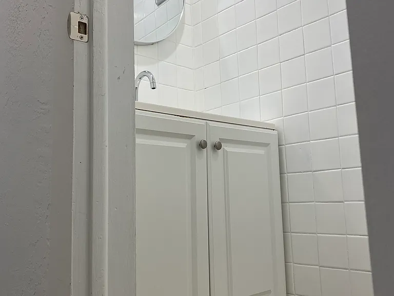 1/2 bathrooom first floor