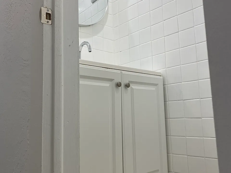 1/2 bathrooom first floor