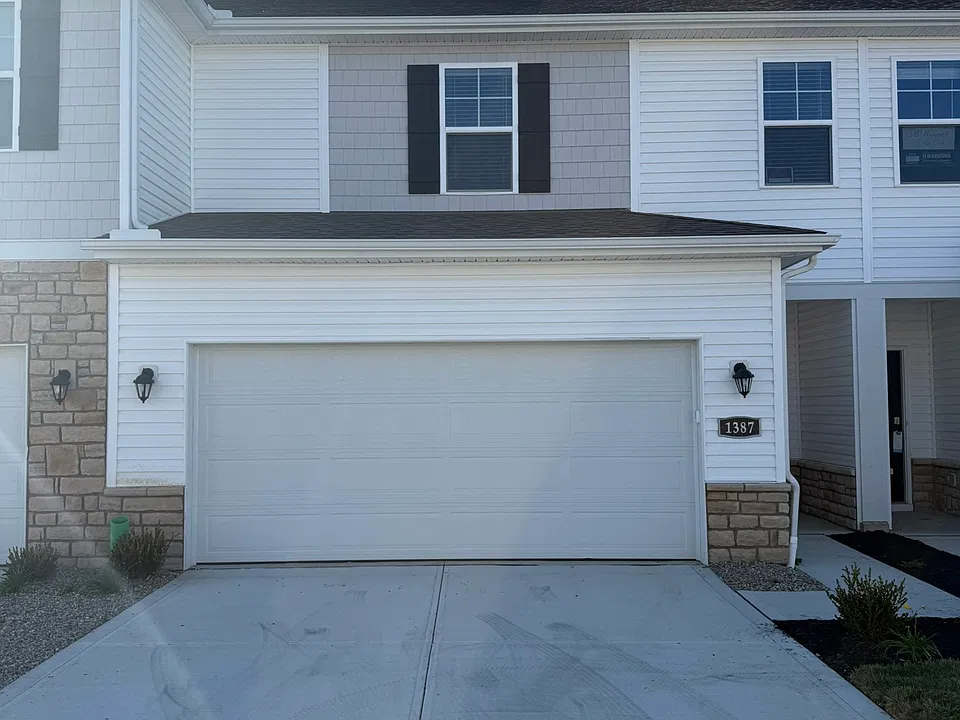 1387 Marinelli Dr E