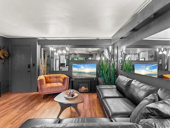 5th image of 7838 Cowles Mountain Ct Unit C33
